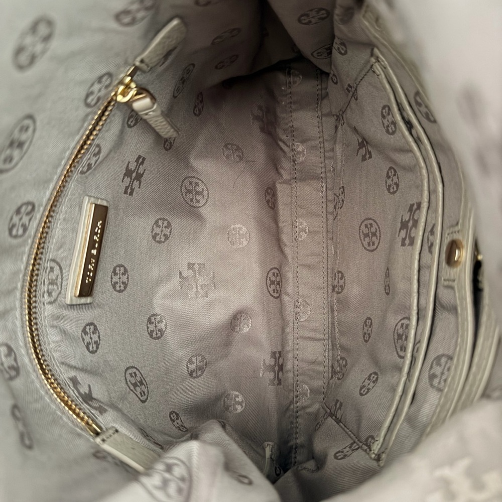 Tory Burch Bombe Leather Foldover Shoulder Bag in French Grey - Picture 5 of 10